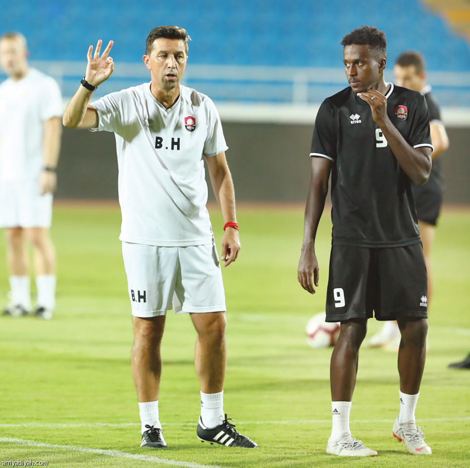 الهلال
أمام الرائد.. والاتحاد يواجه القادسية