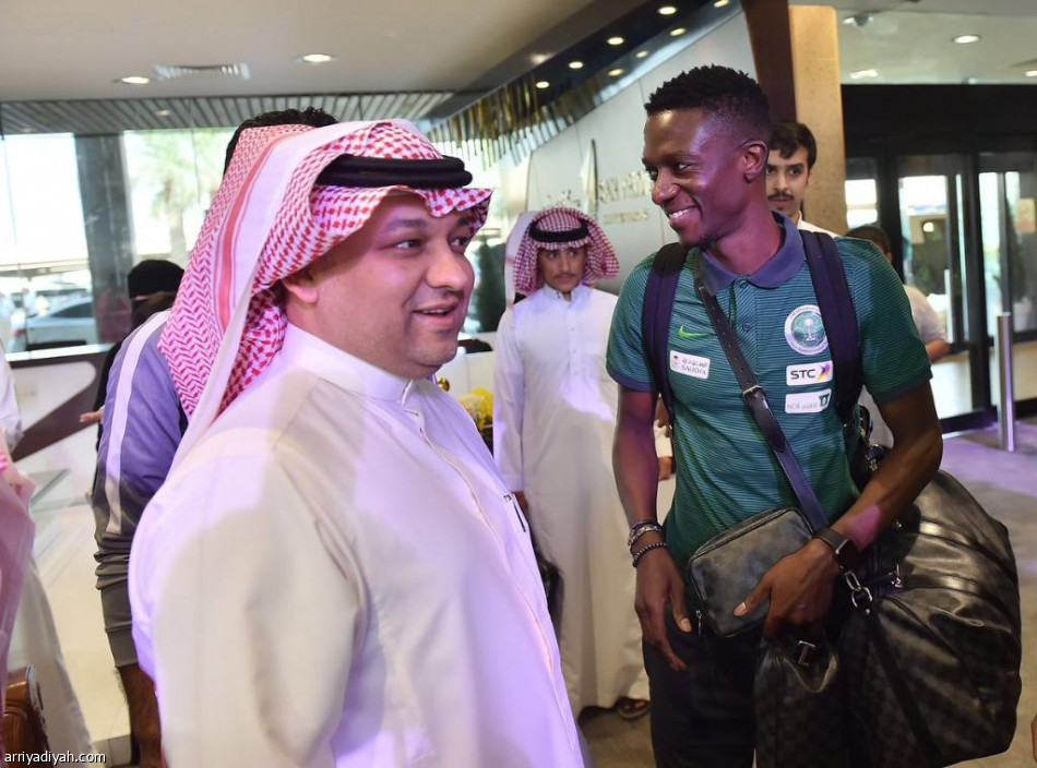 الأخضر يطير إلى لشبونة