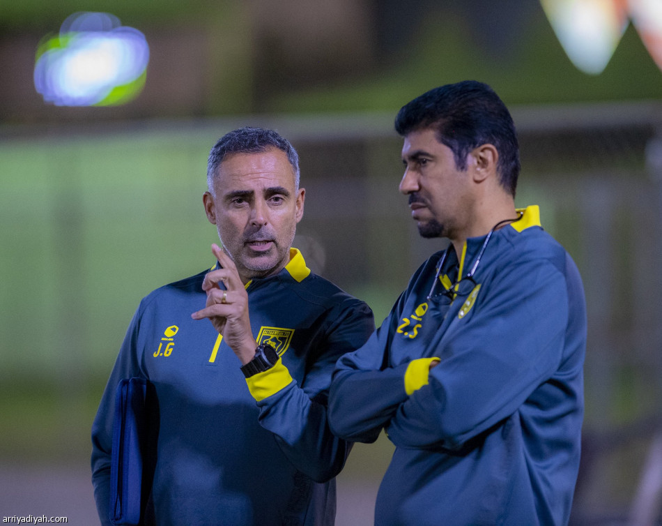 التعاون يفتح ملف الشباب