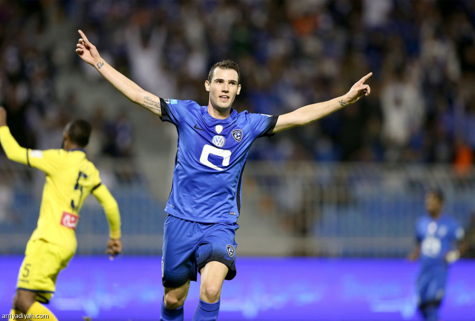 الهلال يقسو على التعاون برباعية ويعزز صدارته