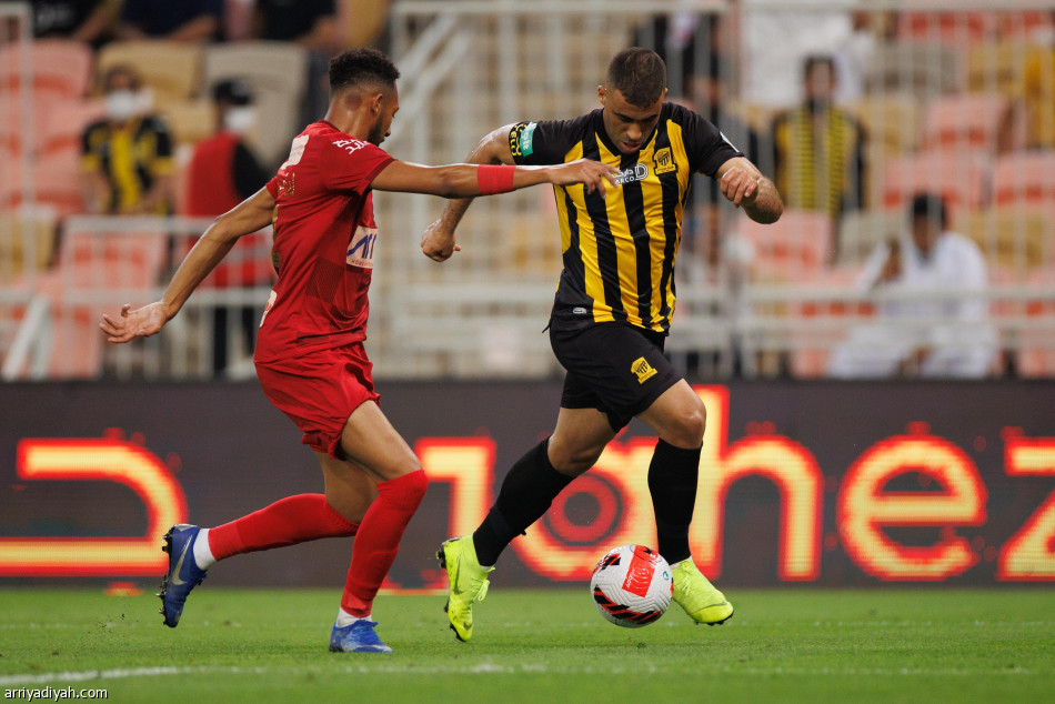 الاتحاد يهزم ضمك في 3 دقائق.. ويؤمن الصدارة