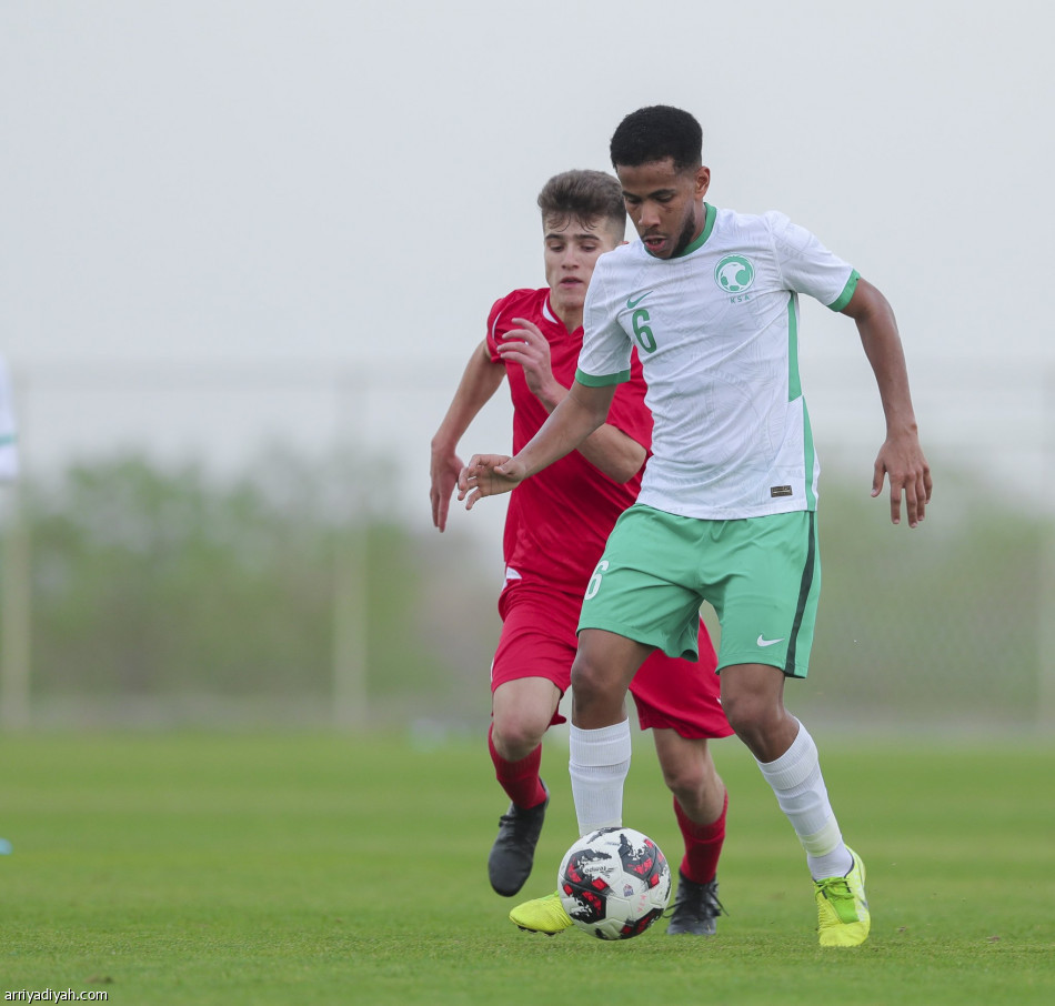 الأخضر الشاب يكسب تجريبية طاجيكستان