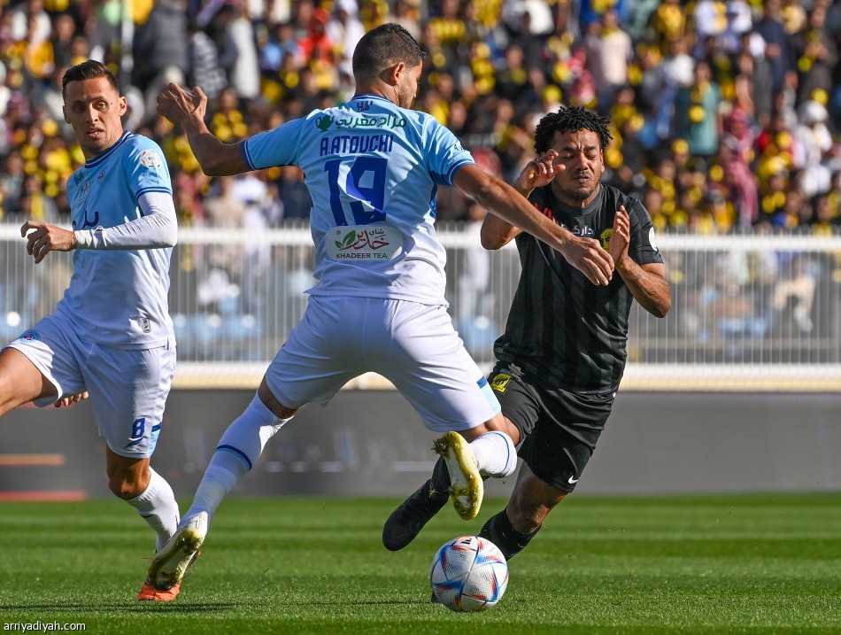 الاتحاد يكسب أبها بثنائية حمد الله وروما