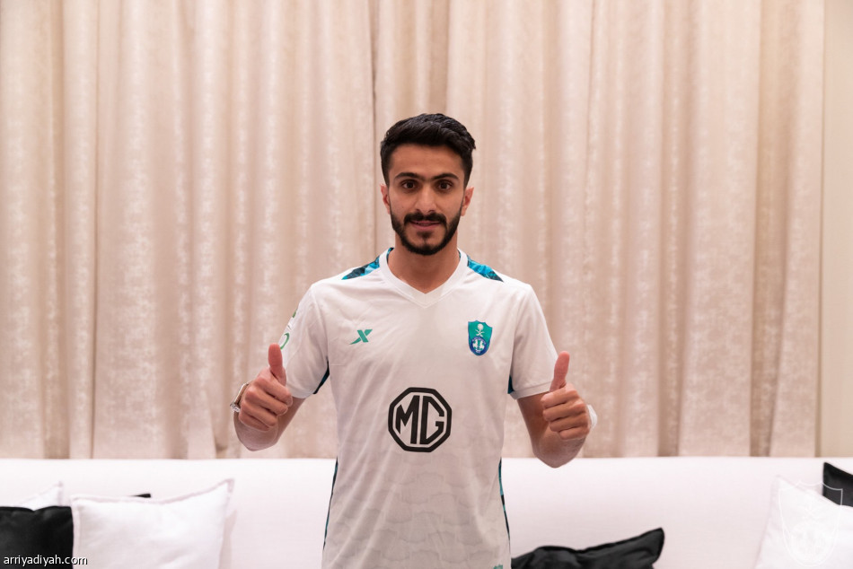 الأهلي يوقع مع عبدالله المقرن 4 مواسم