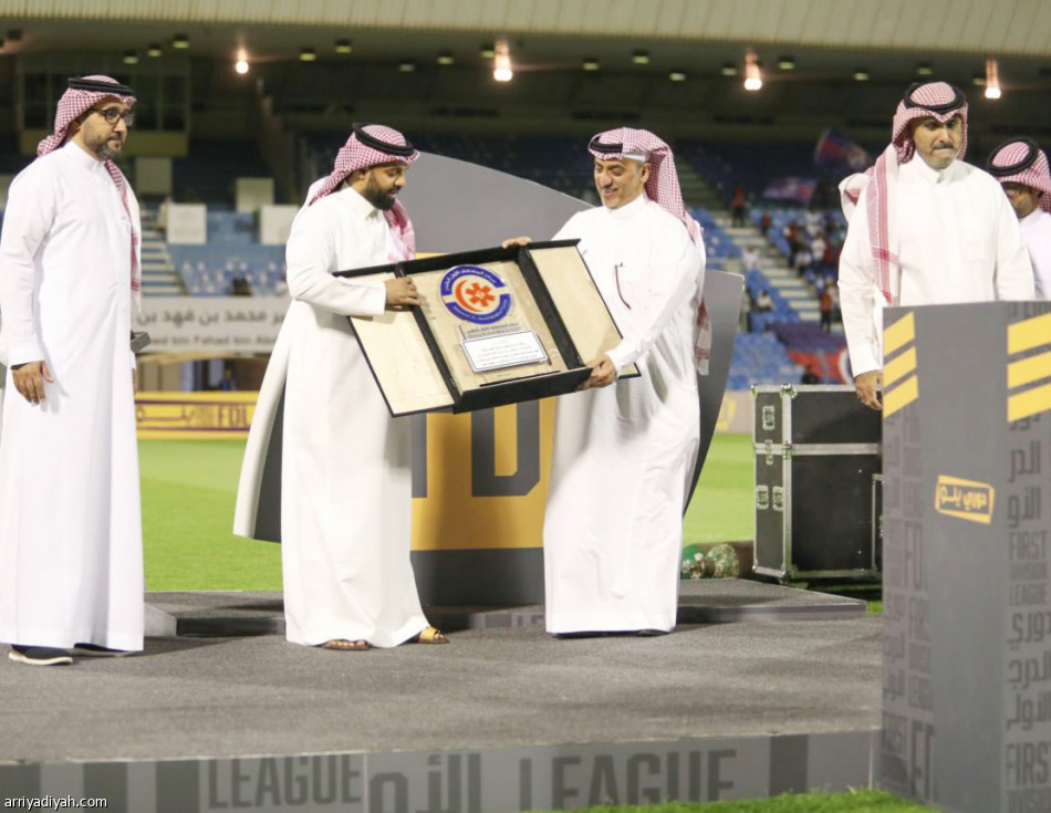 أبطال الخليج 
يتوجون بدرع «يلو» الذهبي