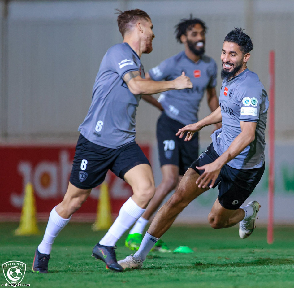 الفرج يقود الهلال أمام الشباب