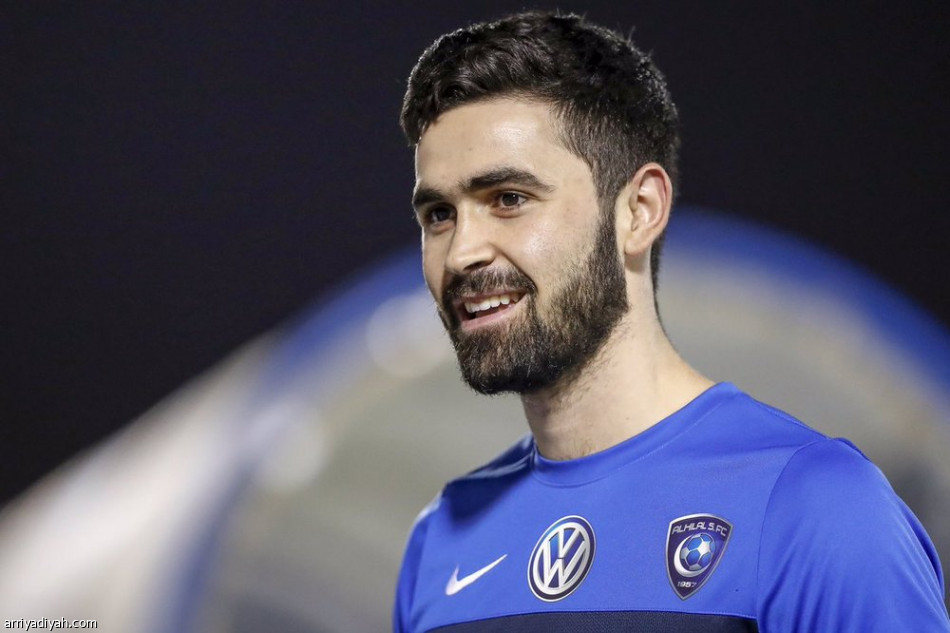 خربين وسالم يدعمان الهلال أمام النصر