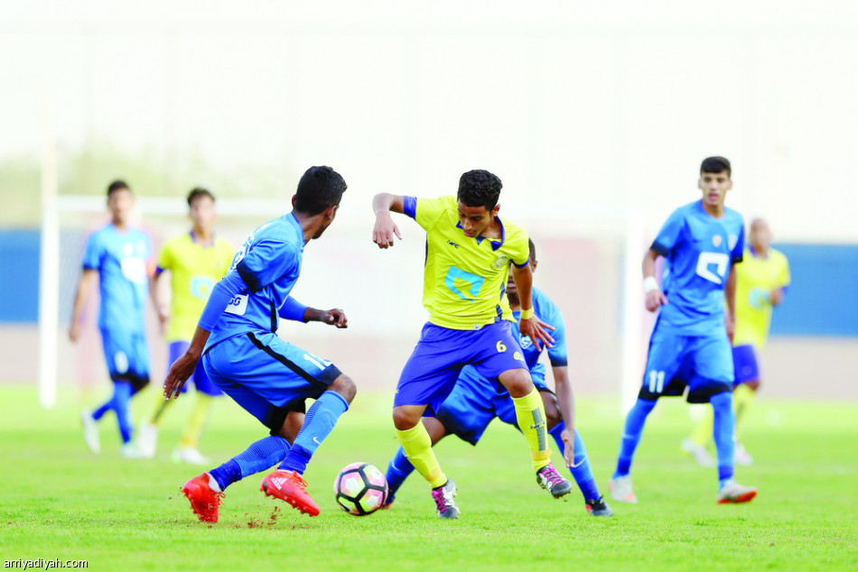 النصر يزيح الهلال ويهدي الشباب الصدارة