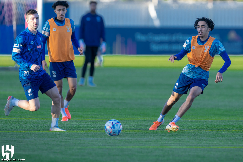 الهلال.. دياز يجهز اللاعبين بمناورة «هلال 19»