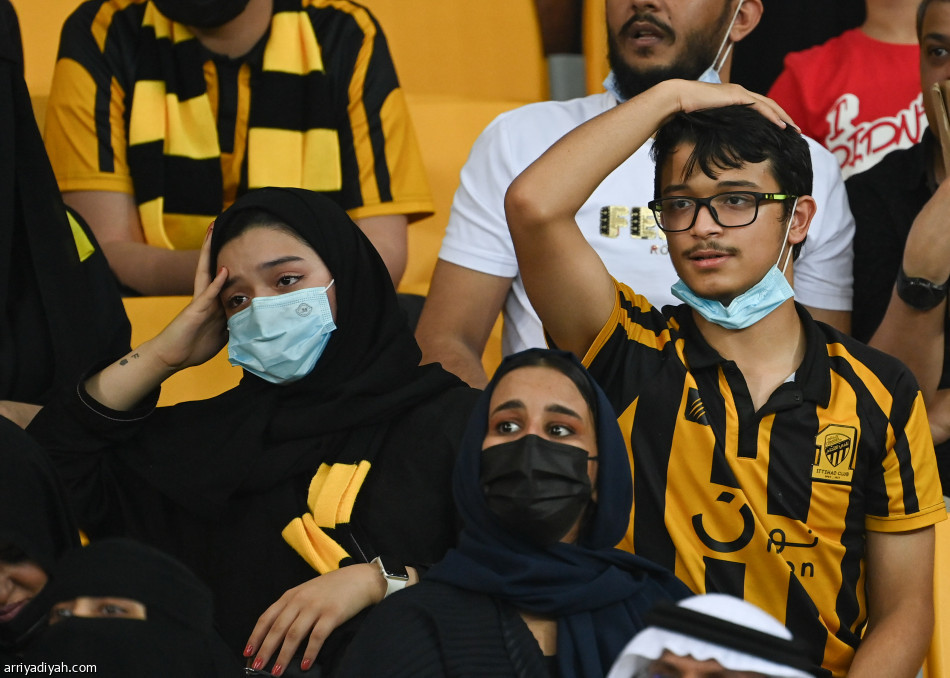 الشباب يبعثر الاتحاد ويهدي الصدارة إلى ضمك