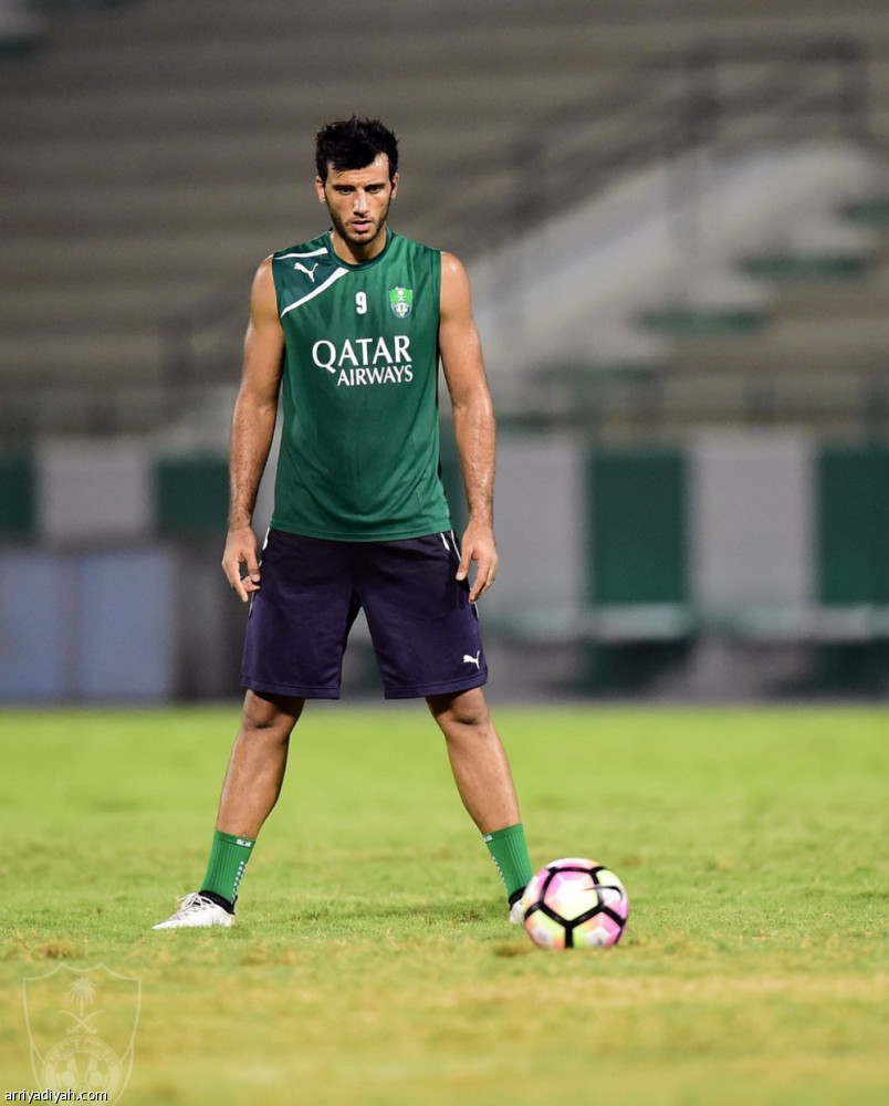 العائد جروس يجرب الأهلي أمام جدة