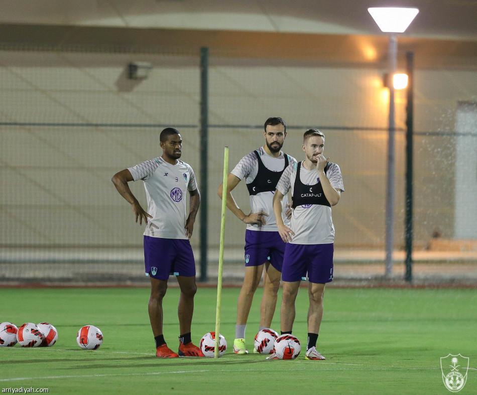 هاسي يكثف التكتيك للهلال