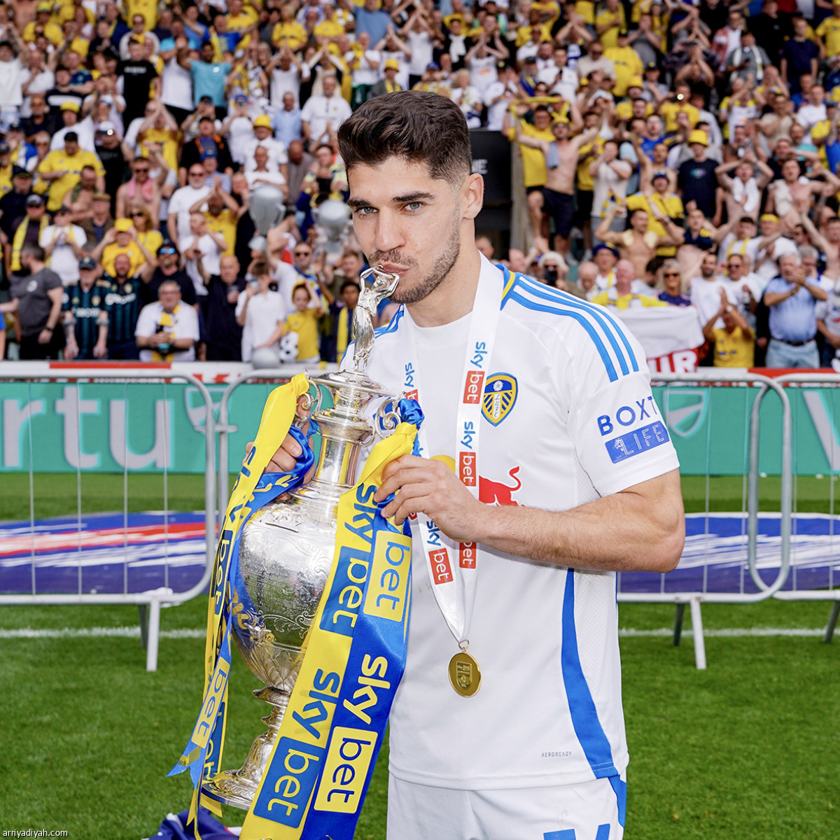 ليدز يعود بطلا