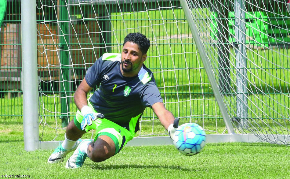 الأهلي يتمرن في أحواض الثلج