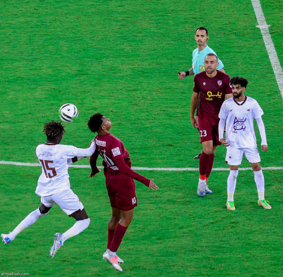 جدة يستعيد التوازن بثنائية الجبلين