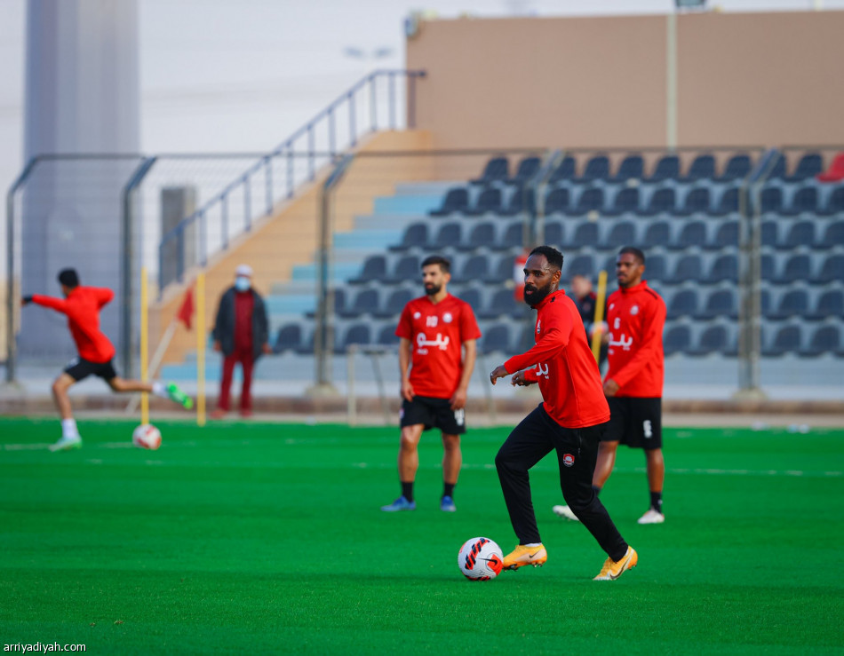 الرائد يستعيد الشهري قبل الاتحاد