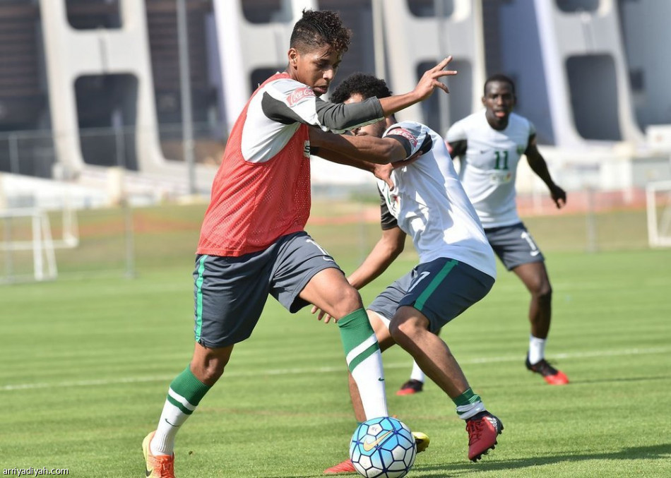 استعراض دفاعي هجومي في تدريبات المنتخب اليوم