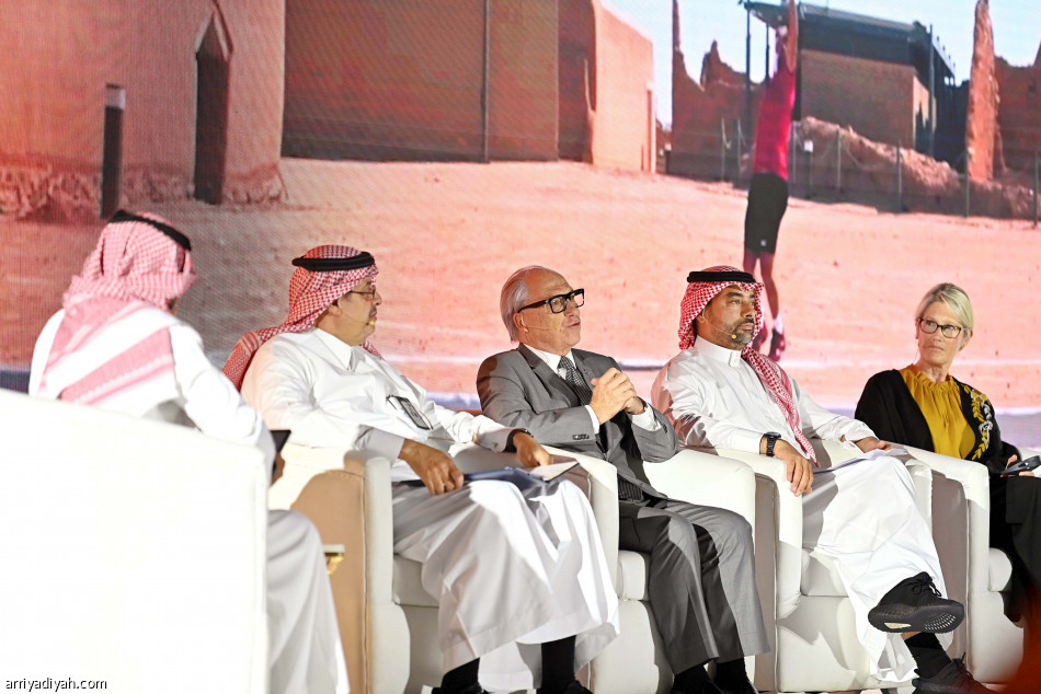 «الاستثمار والتخصيص»
يحلّ إدارات الأندية