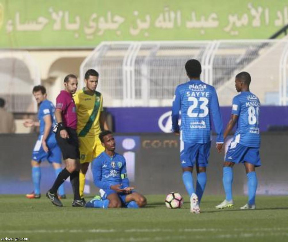 في مباراة شهدت 3 حالات طرد .. الخليج يكسب الفتح برباعية