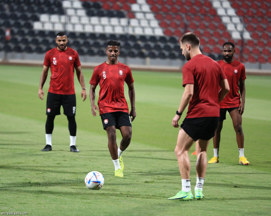 الرائد يستعين بـ«الكرات المرنة» قبل الاتحاد