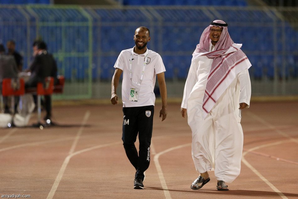 اتحاد القدم يمنع الرؤساء والمشرفين من أرض الملعب