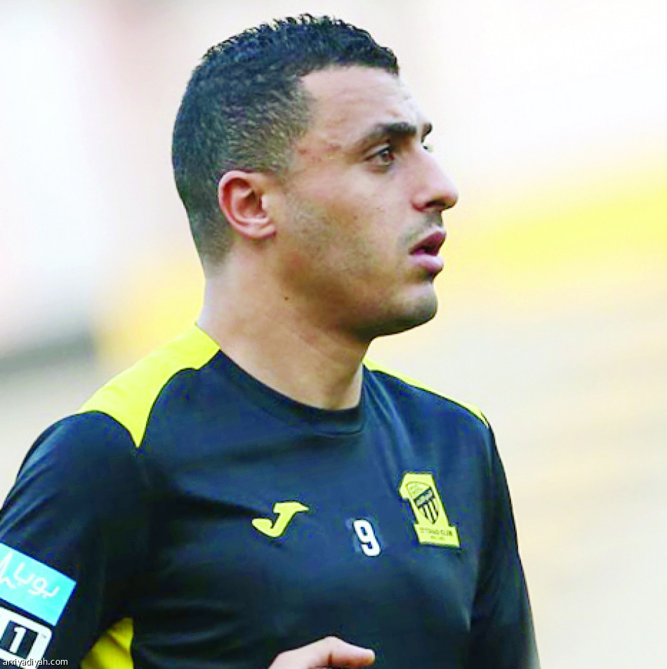 ملايين العكايشي تحاصر الاتحاد