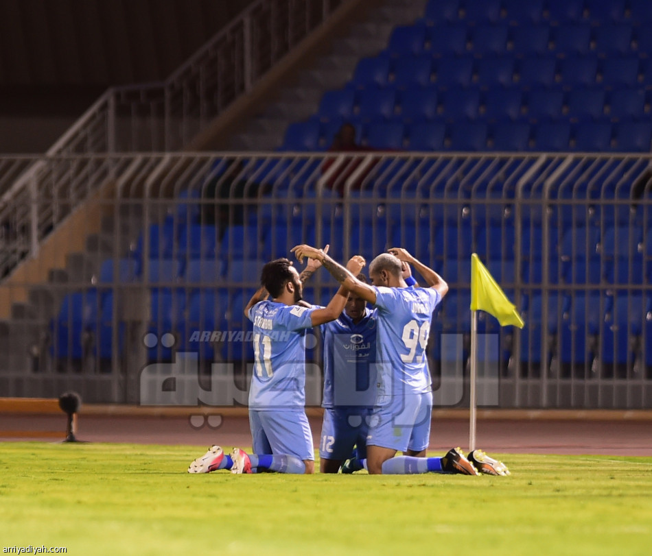 متصدر الدوري يواصل تميزه بثنائية في الشباب