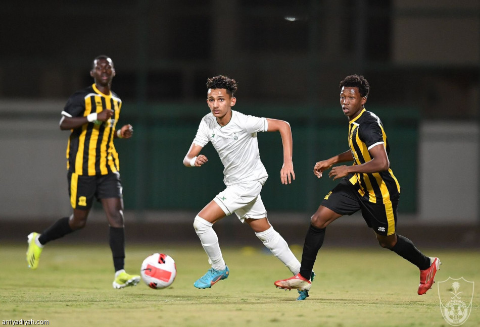 «هدف قاتل» يهدي الأهلي دوري الناشئين