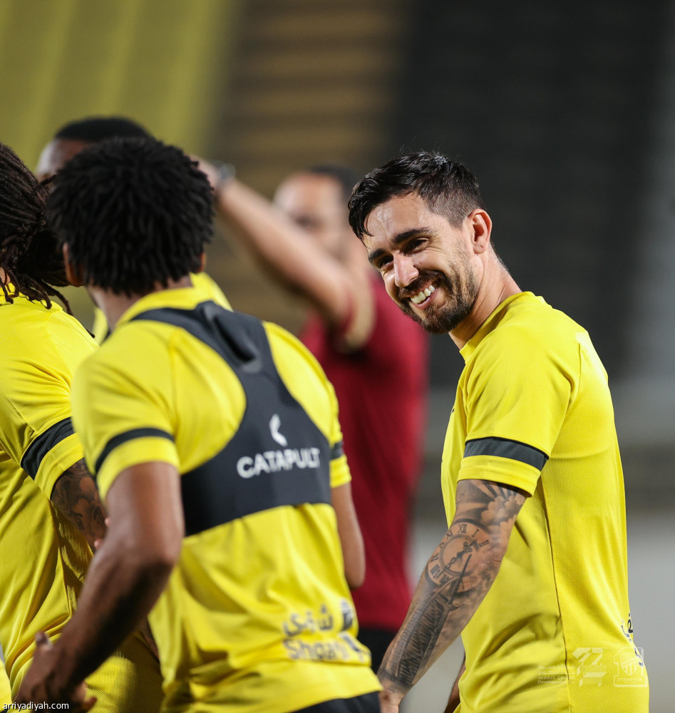 بصفوف مكتملة.. 
الاتحاد يستأنف