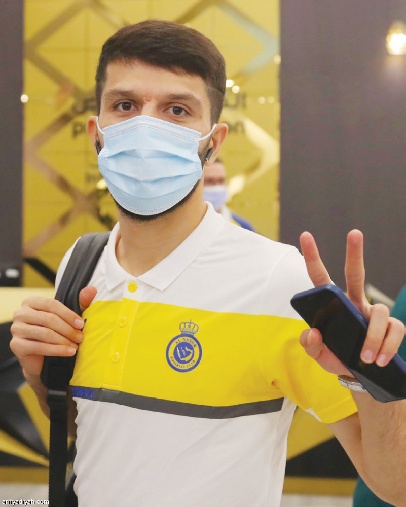 فوز
يضبط سجل النصر