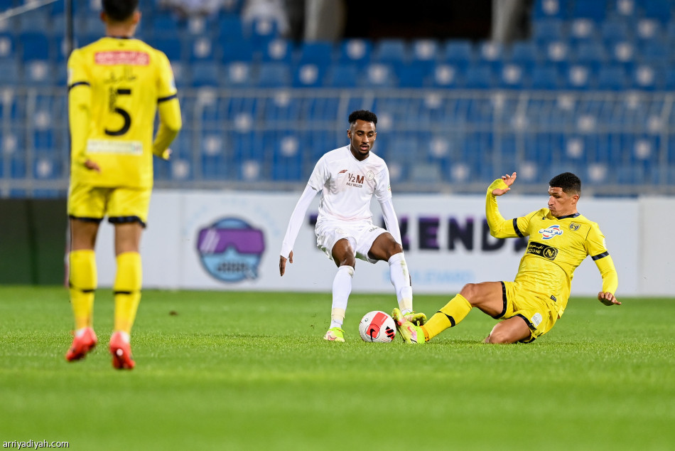 الشباب يواصل ملاحقة الاتحاد