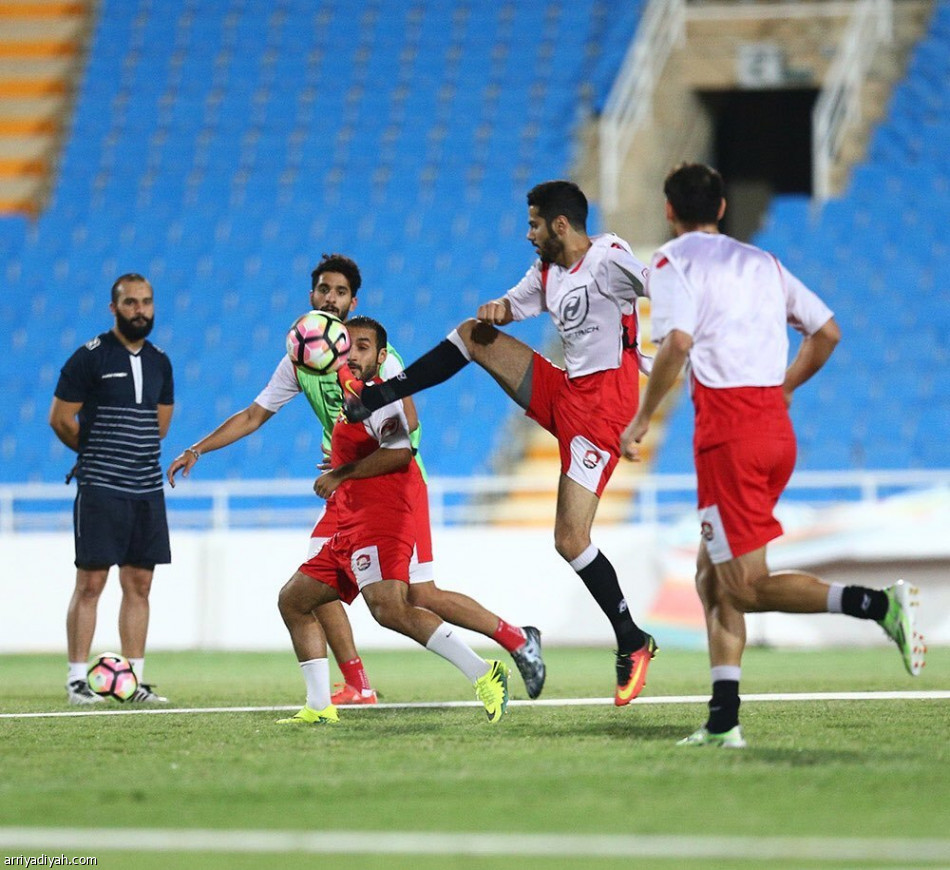 الهلال يستهل حملة الدفاع عن اللقب بمواجهة الرائد