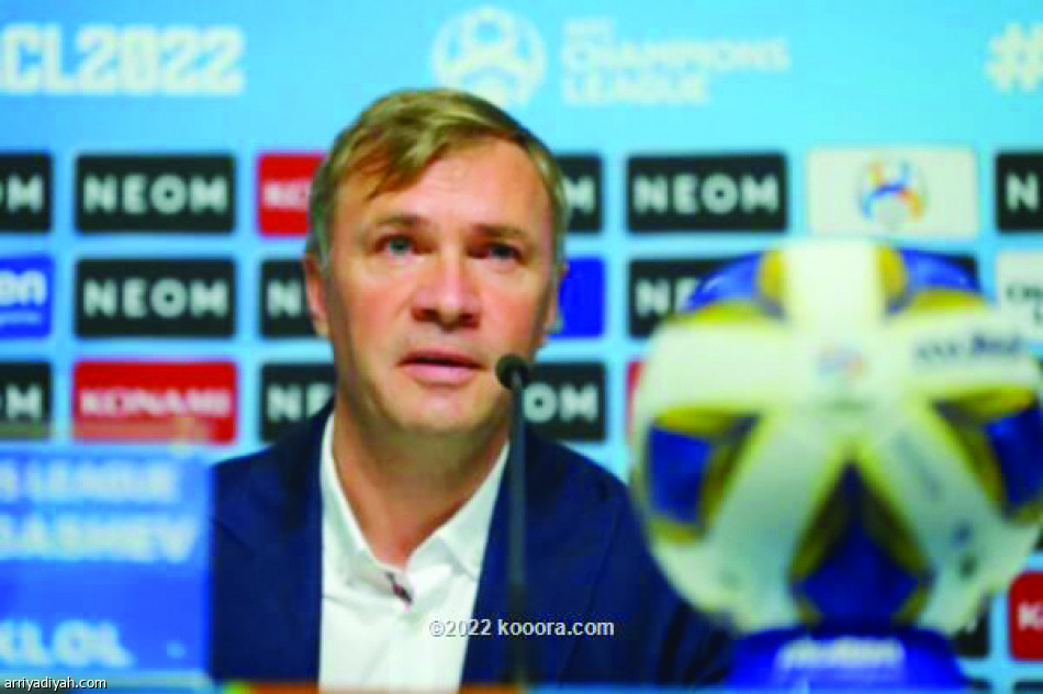 الهلال..
المعيوف ثابت.. والبقية متحركون