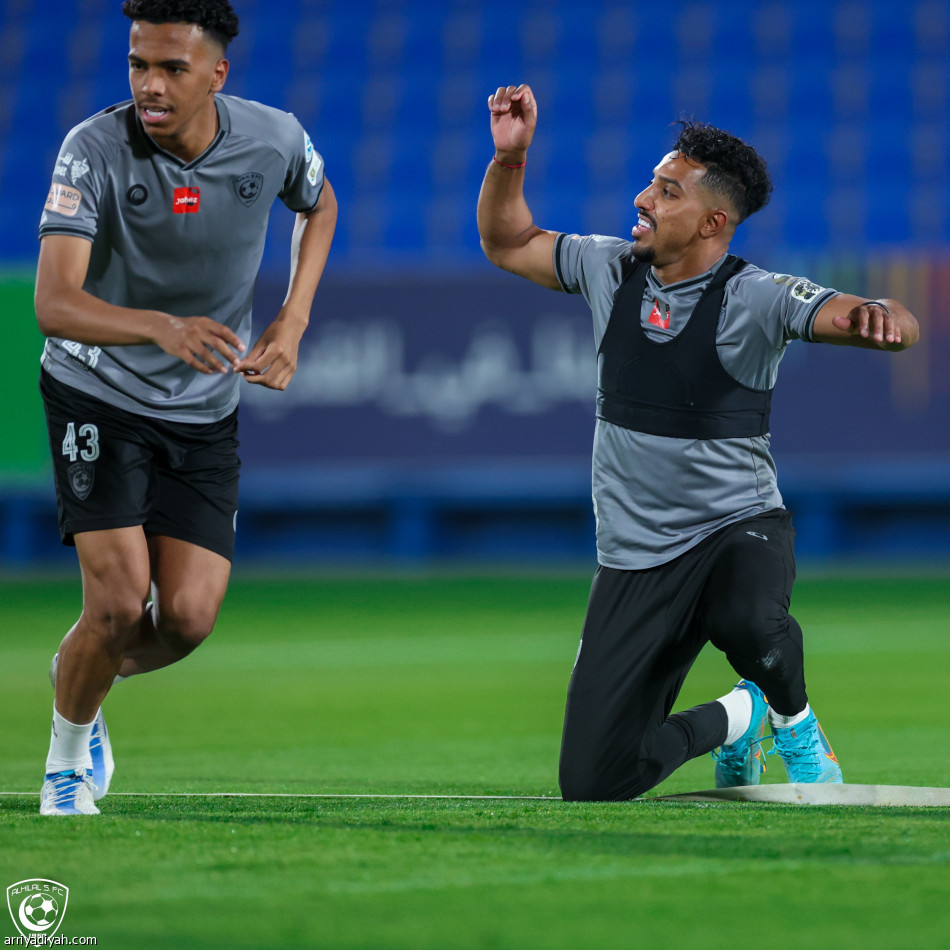 الهلال.. الفرج يلامس الكرة.. وميشيل يواصل العلاج