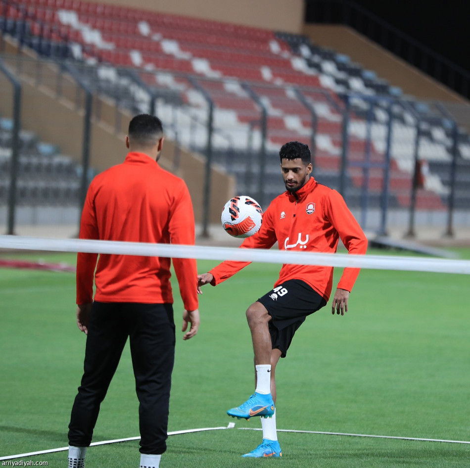 الرائد يعود بعد «نقطة» الطائي