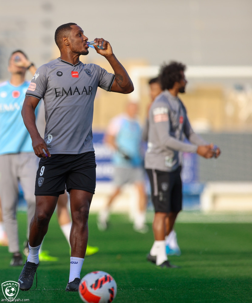 سالم والمعيوف والبليهي خارج حسابات الهلال أمام الرائد