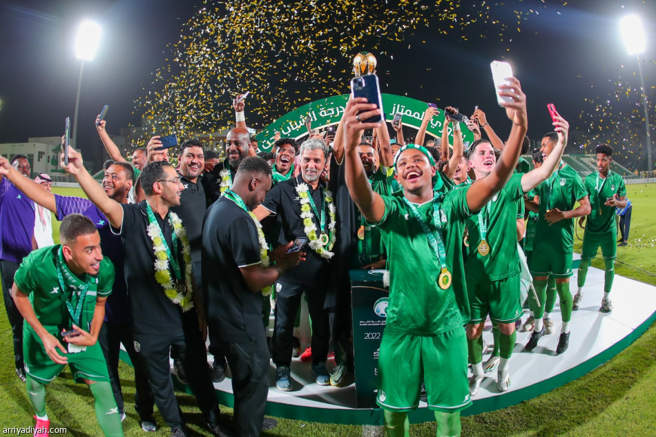 تتويج شباب الأهلي ببطولة الممتاز
