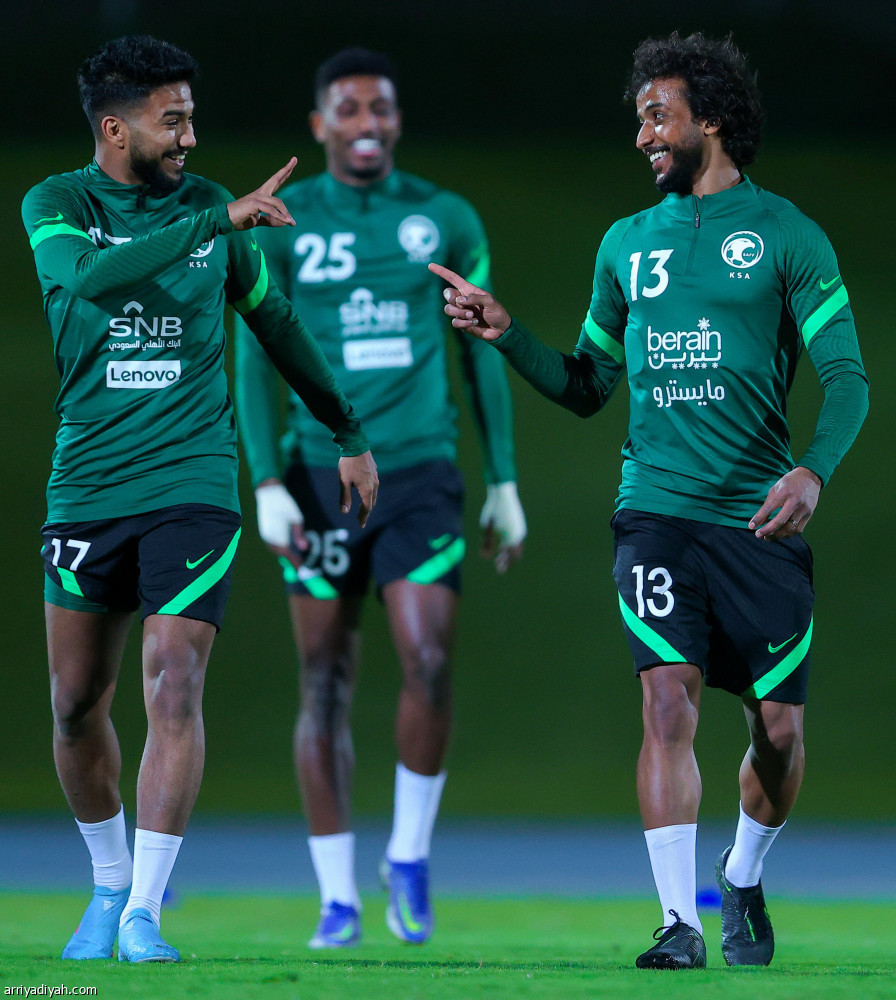 الأخضر يتأهب لعمان بـ«التمرير والاستحواذ»