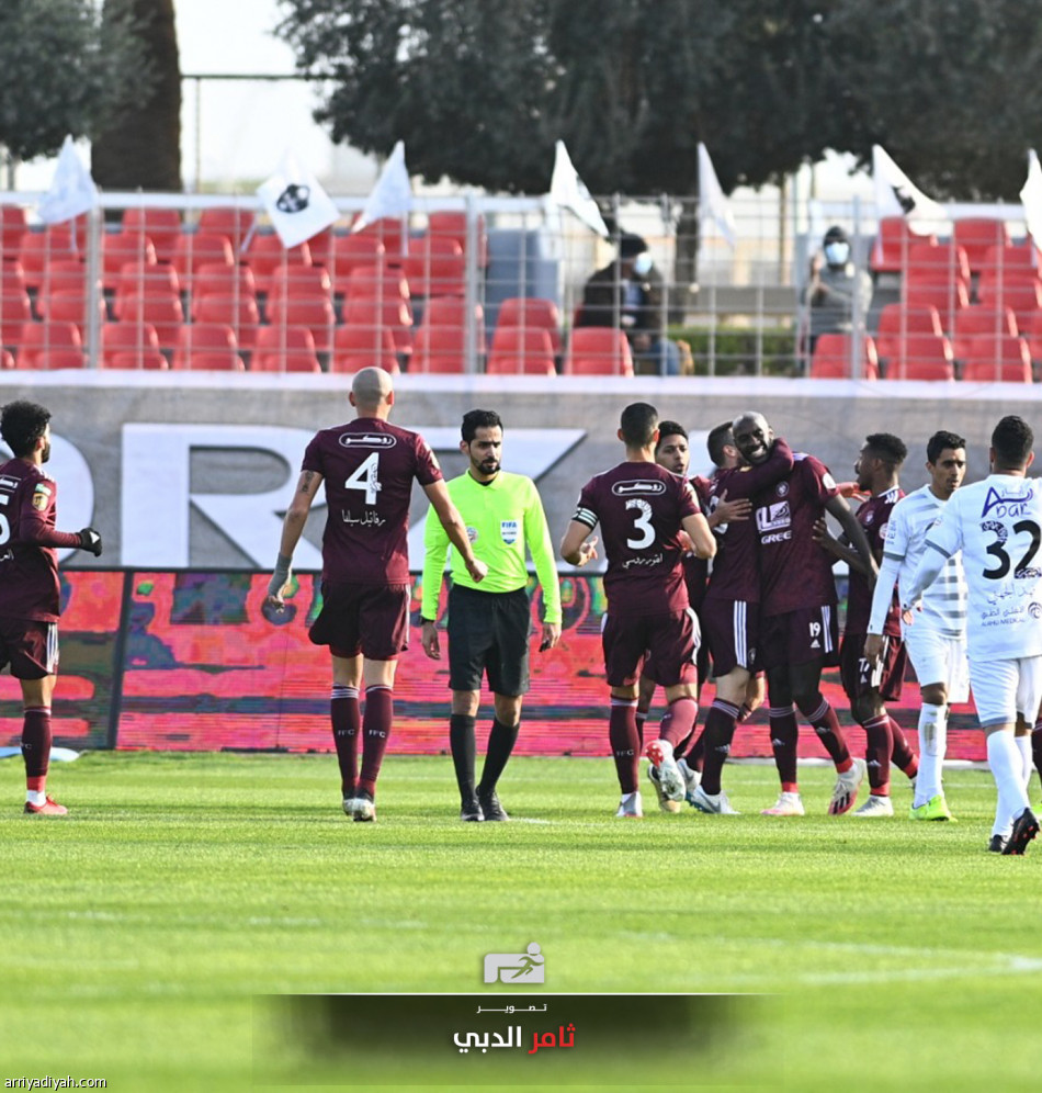 الطائي يقلبها على الفيصلي بثلاثية