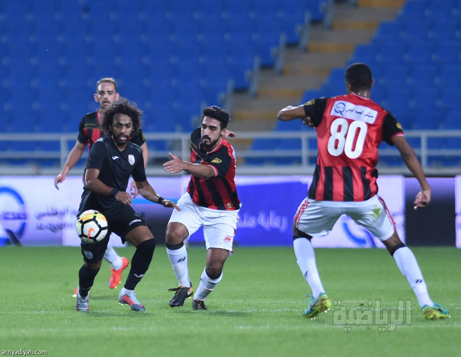 رائد المطوع يبدأ المشوار بتعادل أمام الشباب