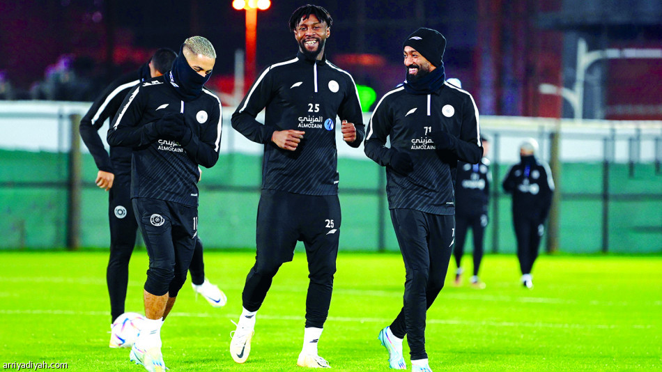 جارسيا
يستعين بألفارو ولاجامي