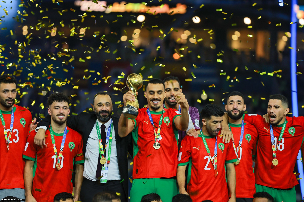 تتويج الأسود