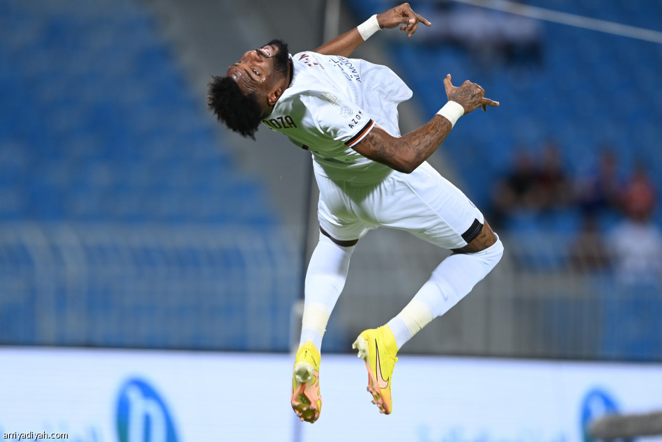 الشباب يقسو على الباطن بثلاثية