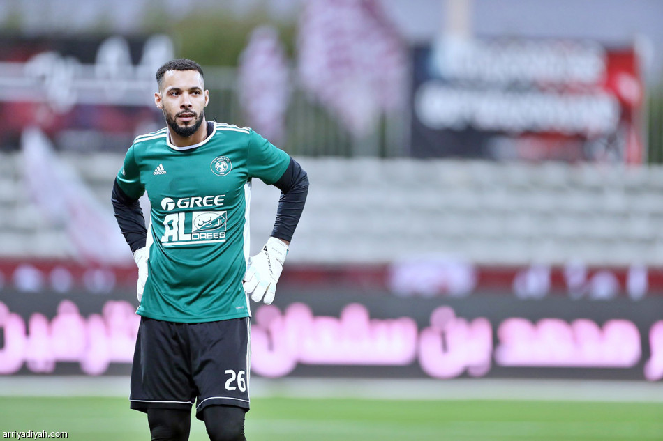 الحراس الـ 10 الأوائل..
3 سعوديين يزاحمون الأجانب