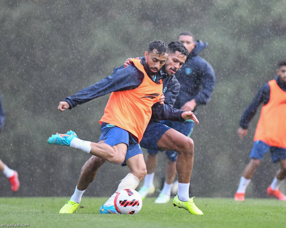 الفتح.. دونيس يكثف اللياقة في الغابات