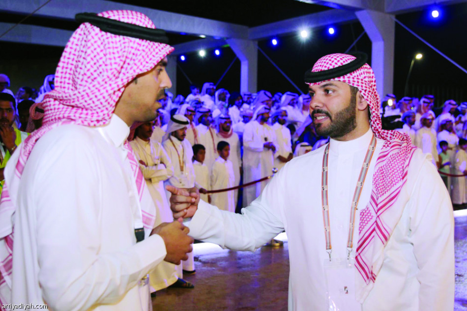 الديربي في مهرجان الإبل.. جوال وشاشات عملاقة