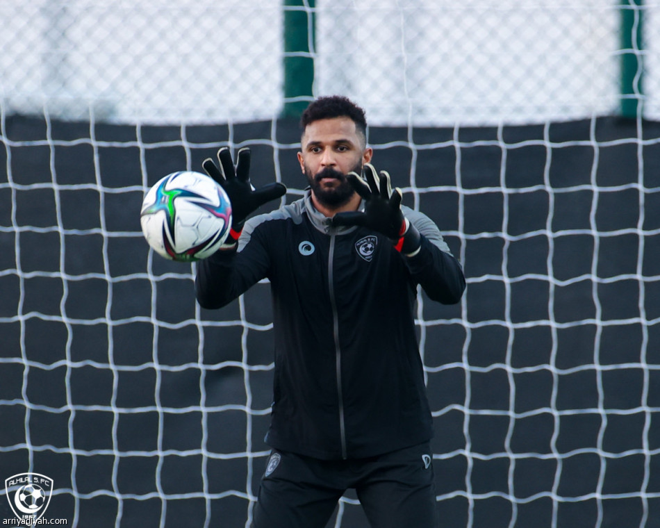 الهلال يستعيد الفرج قبل الأهلي المصري