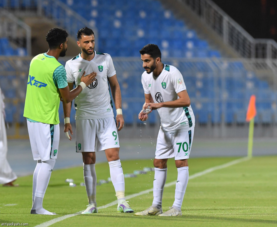 الشباب يرسل الأهلي إلى الدرجة الأولى