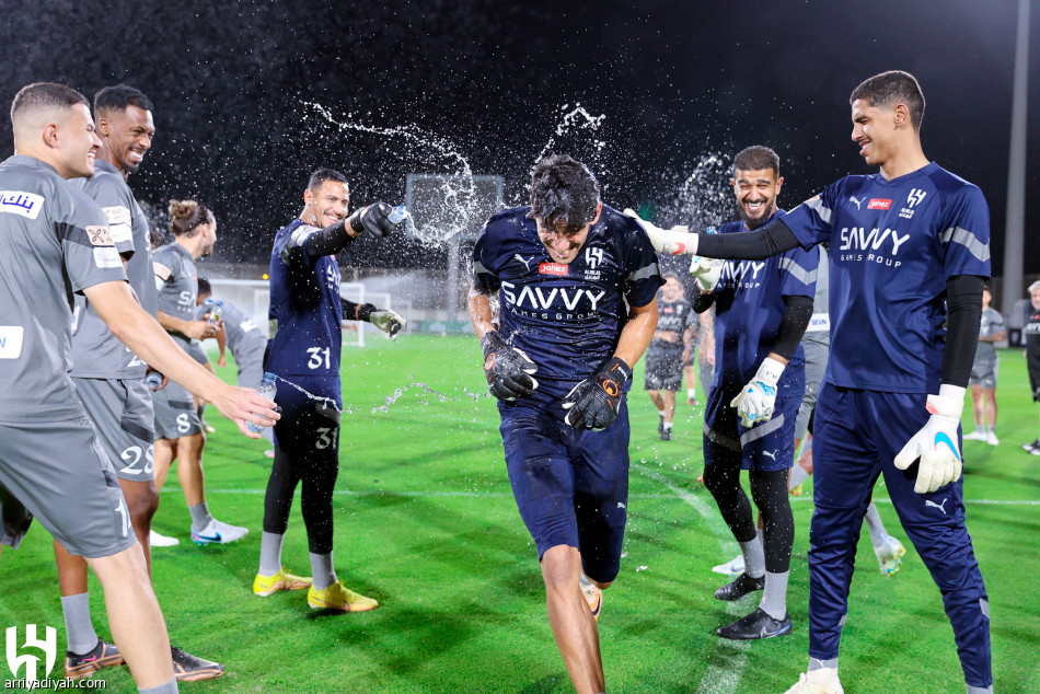 نيمار 
يصل بـ 30 مرافقا