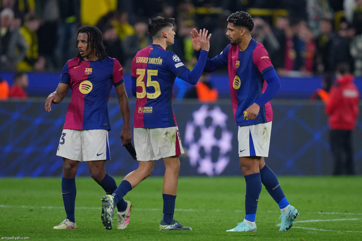 برشلونة يعبر